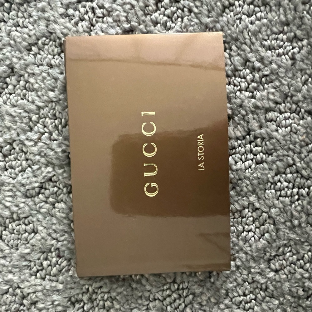 Gucci women’s sneakers size 7.5 - Picture 5 of 6